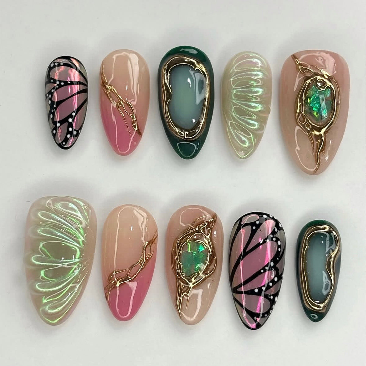 Glamouröse Kunstnägel-Set mit filigranen Designs Brehn