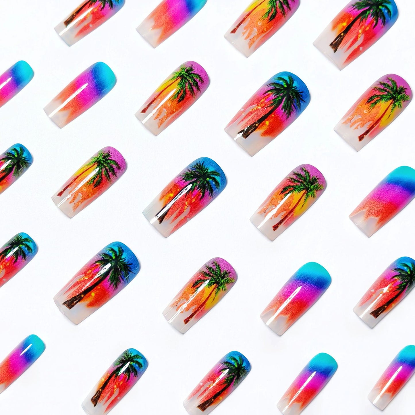 Kunstnägel mit Tropischem Palmen- und Sonnenuntergangsdesign Brehn