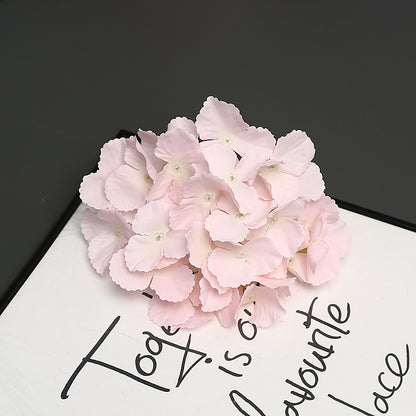 Elegante dekorative Blumenarrangement