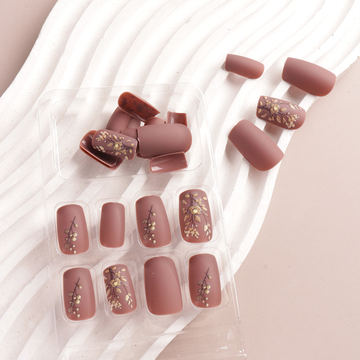 Künstlerische Nagelkunst Brehn