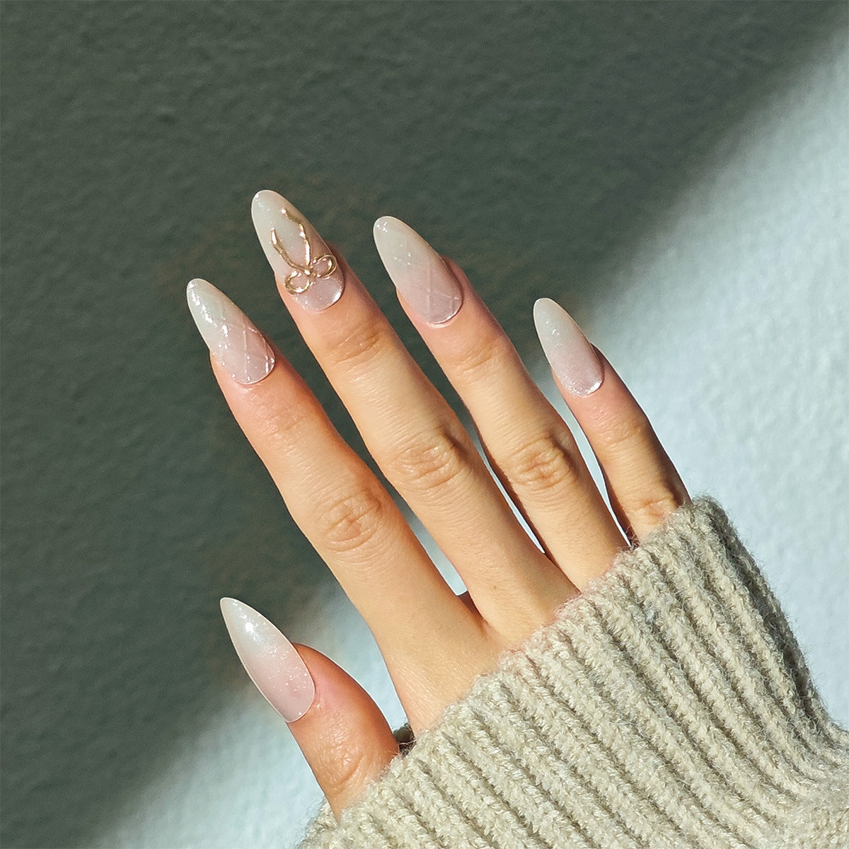Elegante Stiletto Press-On Nägel mit Schleifenakzenten Brehn