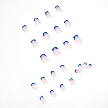 Stylische Nagelkunst mit modernen französischen Spitzen Brehn