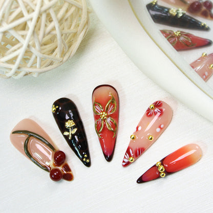 Kunstnagelset mit eleganten Blumendekoren und modernen Akzenten Brehn