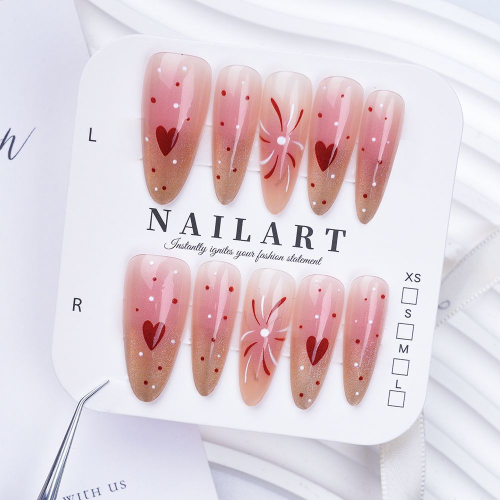 Künstlerisches Stiletto Press-On Nagelset mit floralem Schmuck Brehn