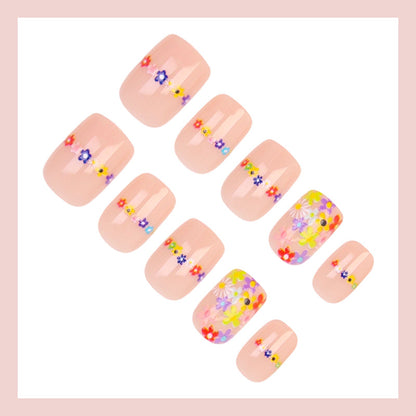 Kunstnagelset mit floralen Designs und hochwertigen Verzierungen Brehn