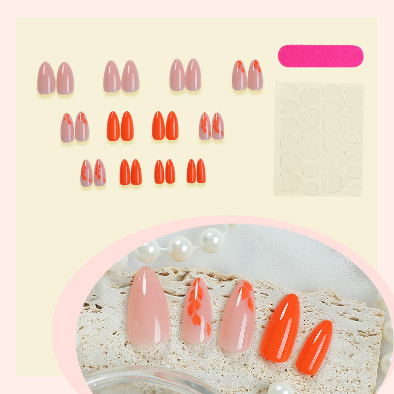 Künstlerisches Press-On Nail Set mit saisonalen floralen Designs Brehn