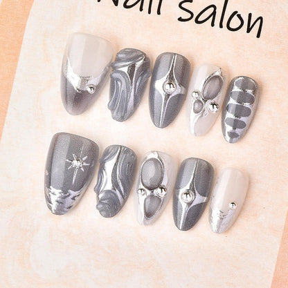 Kunstnagelset mit eleganten Verzierungen Brehn