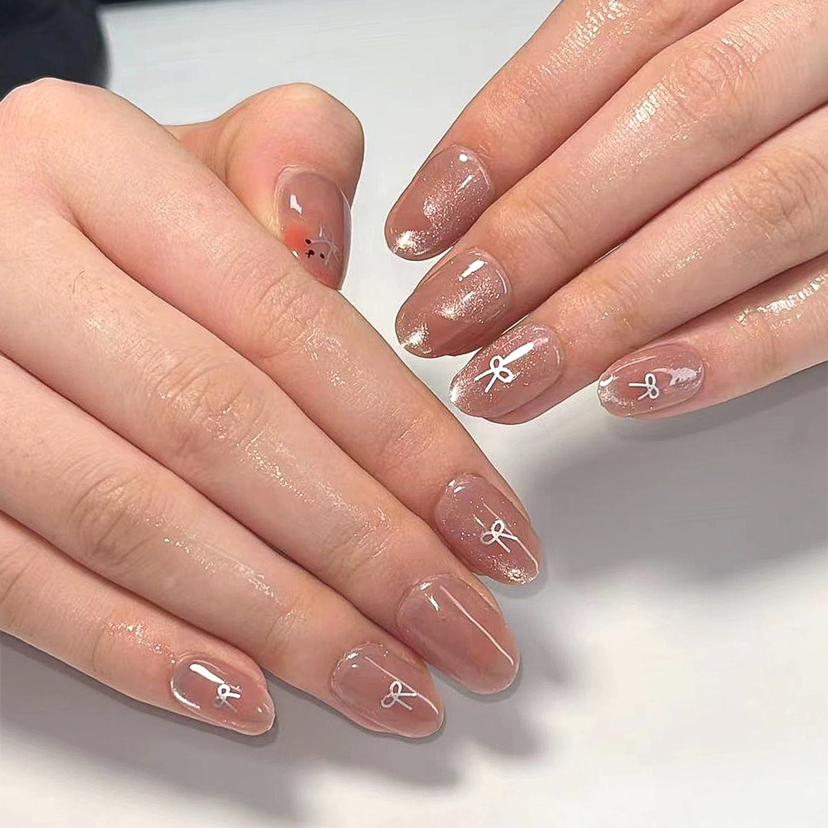 Künstliche Nagelverlängerungen mit niedlichem Hasen-Design und Herzen Brehn