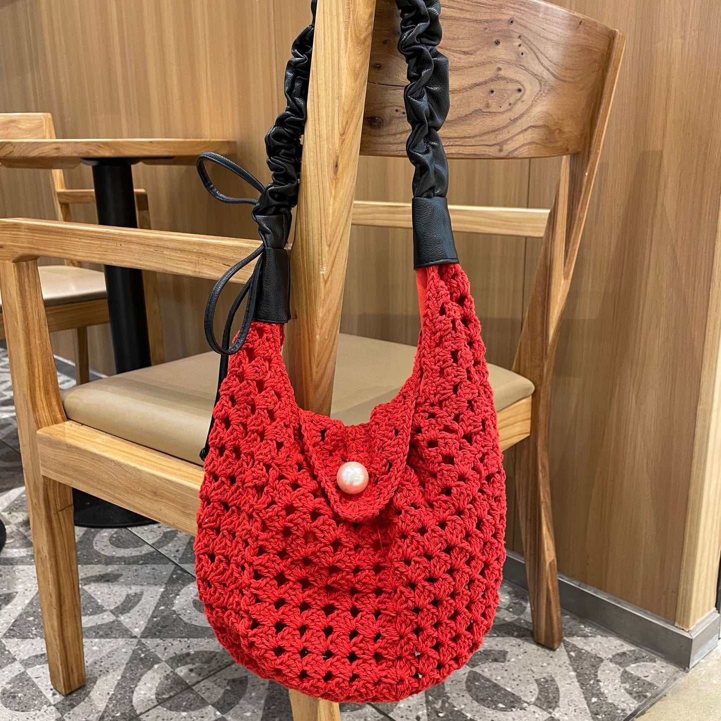 Handgeknüpfte Alleskönner-Tasche mit Eleganter Perlenverzierung Brehn