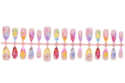 Kunstnagelset mit floralen 3D-Verzierungen Brehn