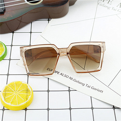 Damen Oversized-Sonnenbrille im modischen Eckdesign Brehn
