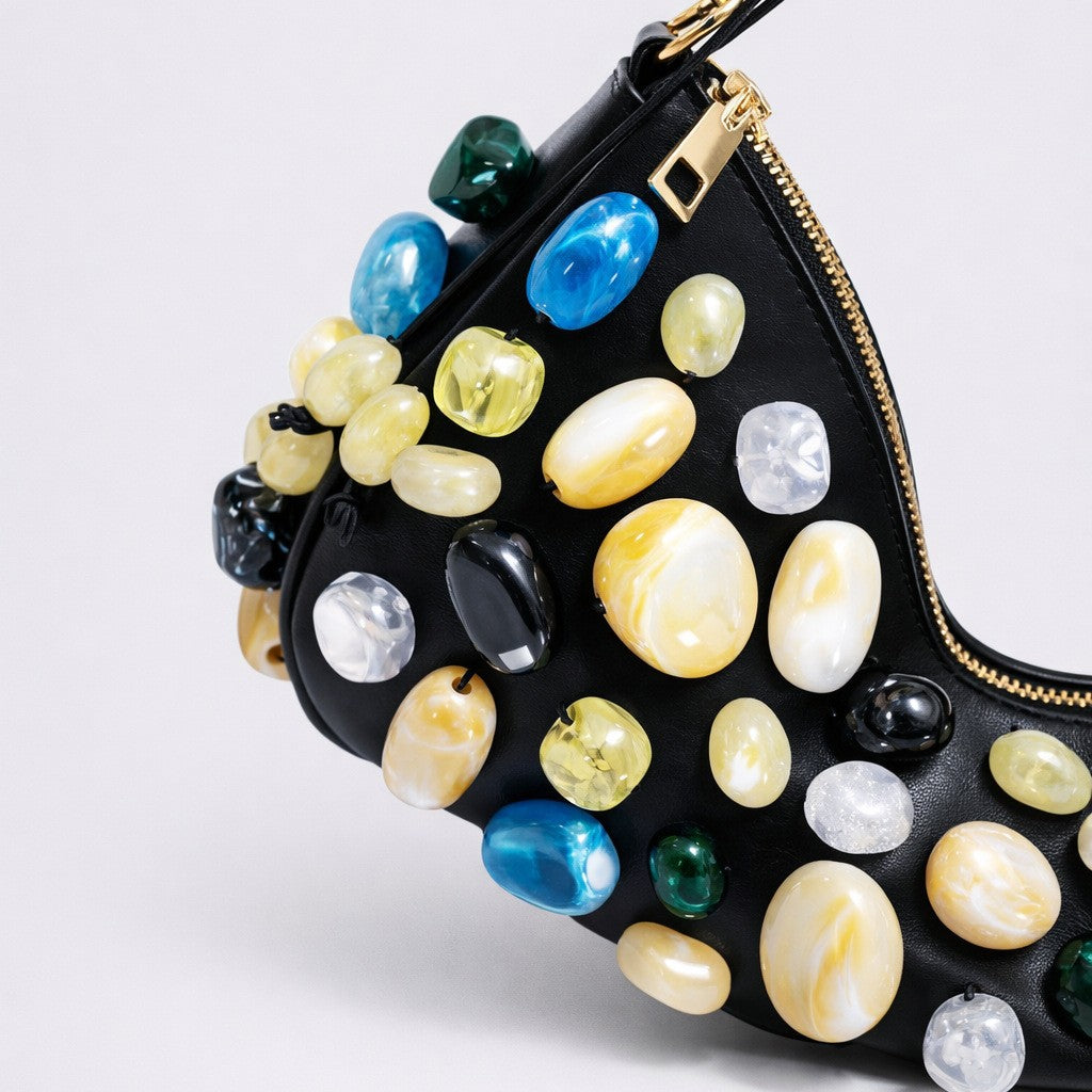 Dekorativer Perlen-Clutch