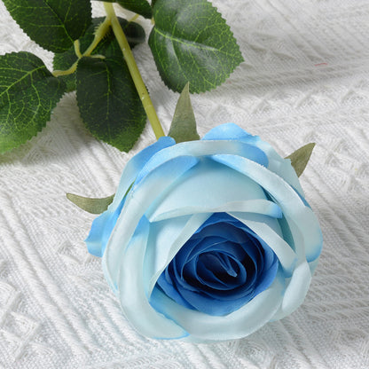 Dekorative Seidenrose Akzent