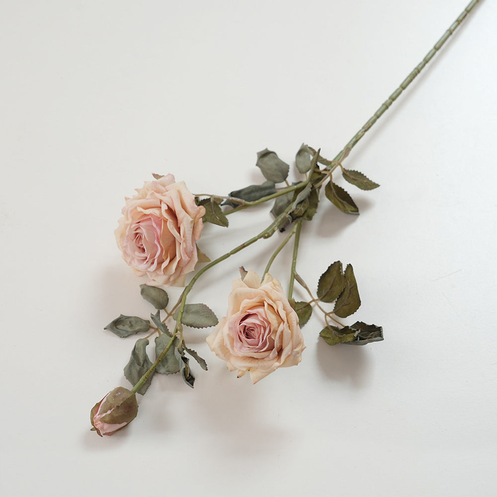 Realistische Blumenstammdekoration