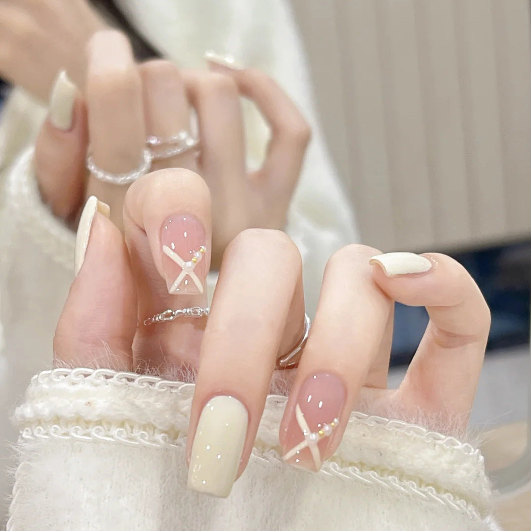 Kunstnagelset mit elegantem und verspieltem Design Brehn