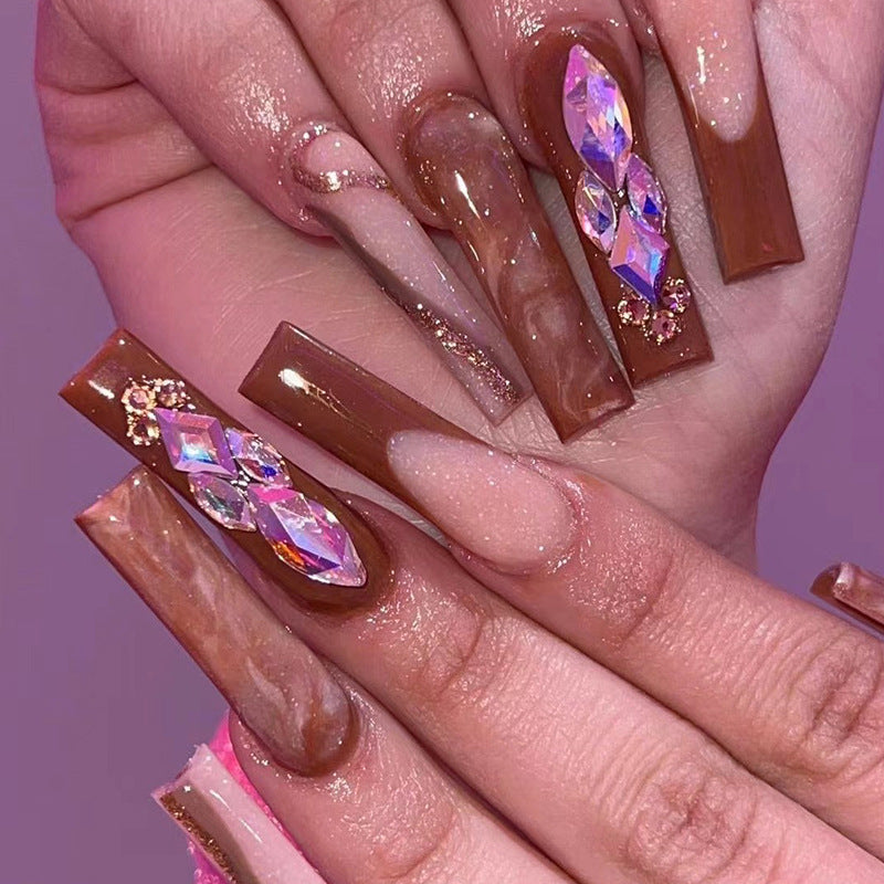 Künstliche Nagelverlängerungen mit eleganten Edelsteinverzierungen Brehn