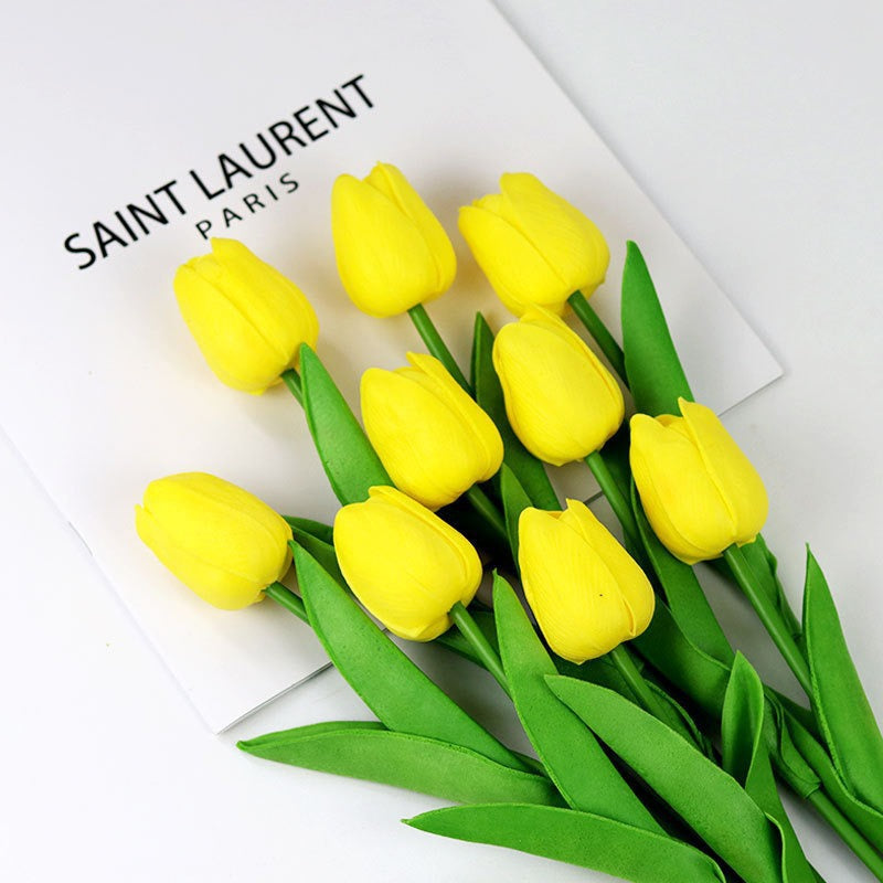 Realistische künstliche Tulpenstrauß