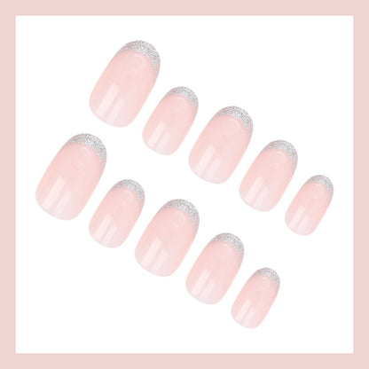 Kunstnagelset mit elegantem French-Tipp und Glitzer-Akzenten Brehn