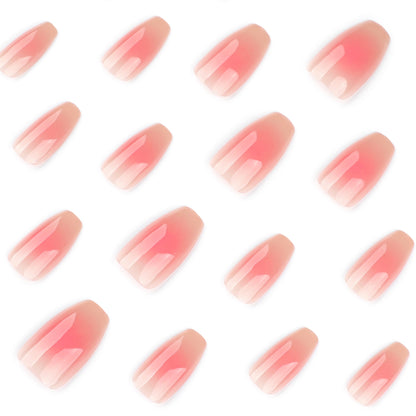 Stilvolle Nagelverlängerungen mit elegantem Ombre-Design Brehn