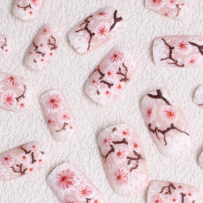 Blumenverzierte Press-On Nagelkunst Brehn