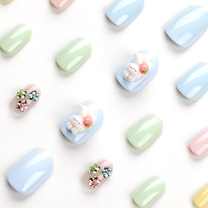 Kunstvolle Nagelkunst mit Blütenverzierungen Brehn