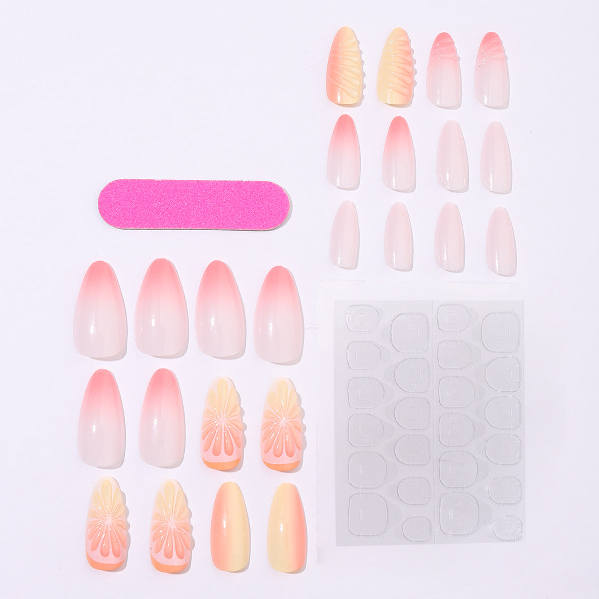 Kreatives Nagelset mit sanften Ombre-Effekten und eleganten Verzierungselementen Brehn