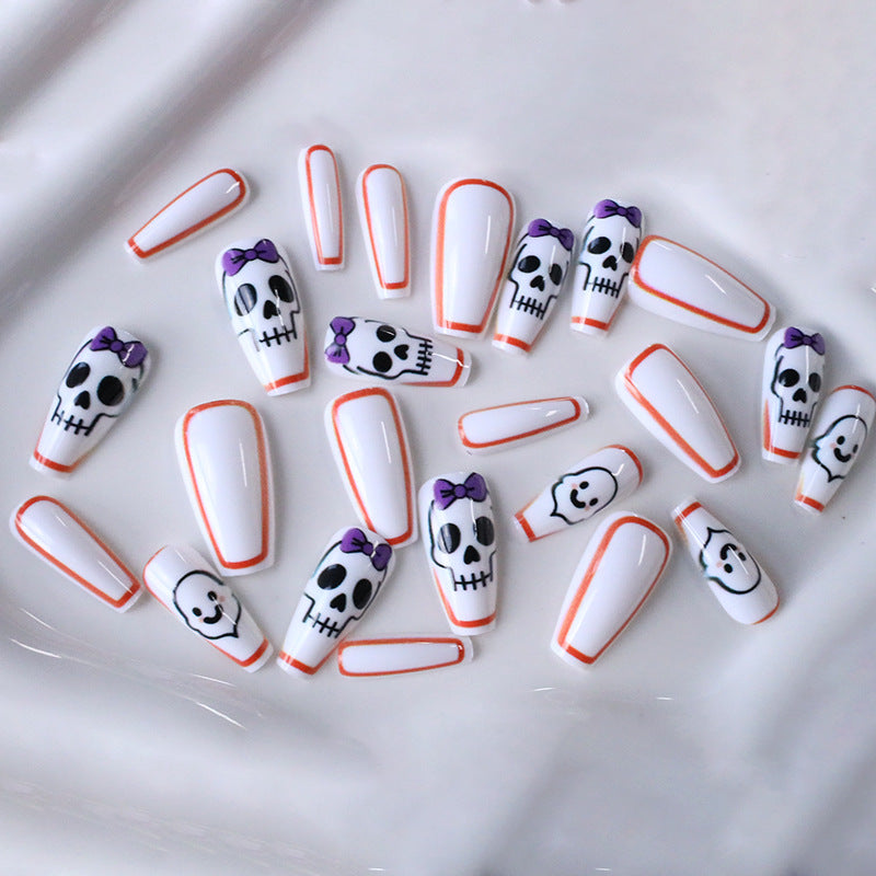 Künstlerische Halloween-Themen-Nagelverlängerungen Brehn