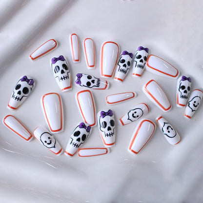 Künstlerische Halloween-Themen-Nagelverlängerungen Brehn