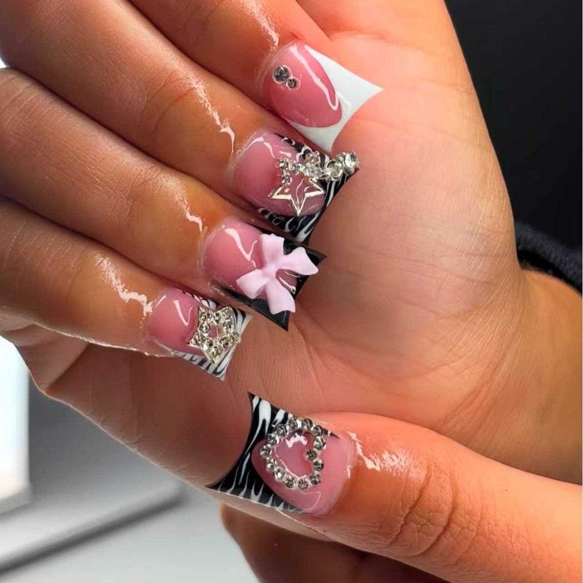 Künstlerische 3D verzierte Press-On Nagelverlängerungen Brehn