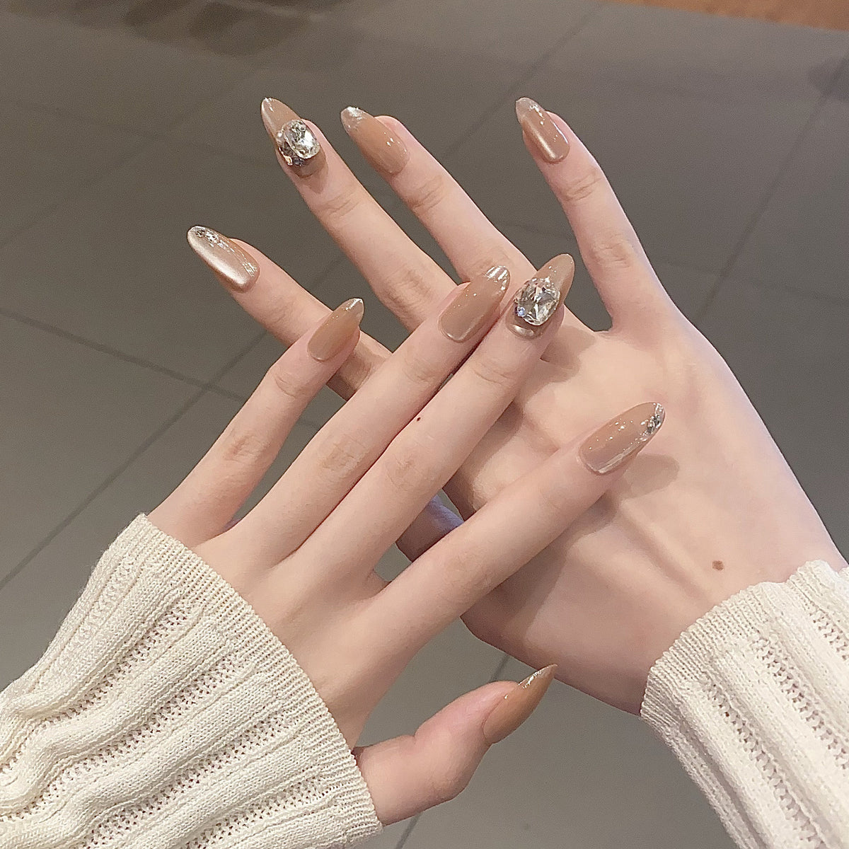 Thematische Nagelkunst Press-On Nägel mit süßen Charakter- und Schleifendesigns Brehn