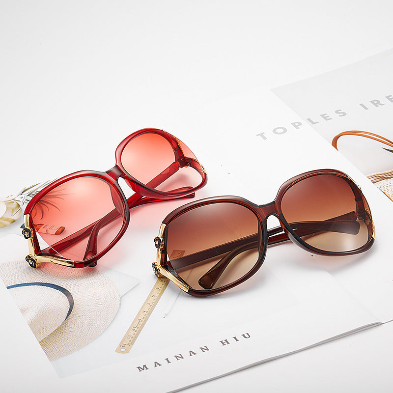 Damen große cat-eye Sonnenbrille mit dekorativen Akzenten Brehn