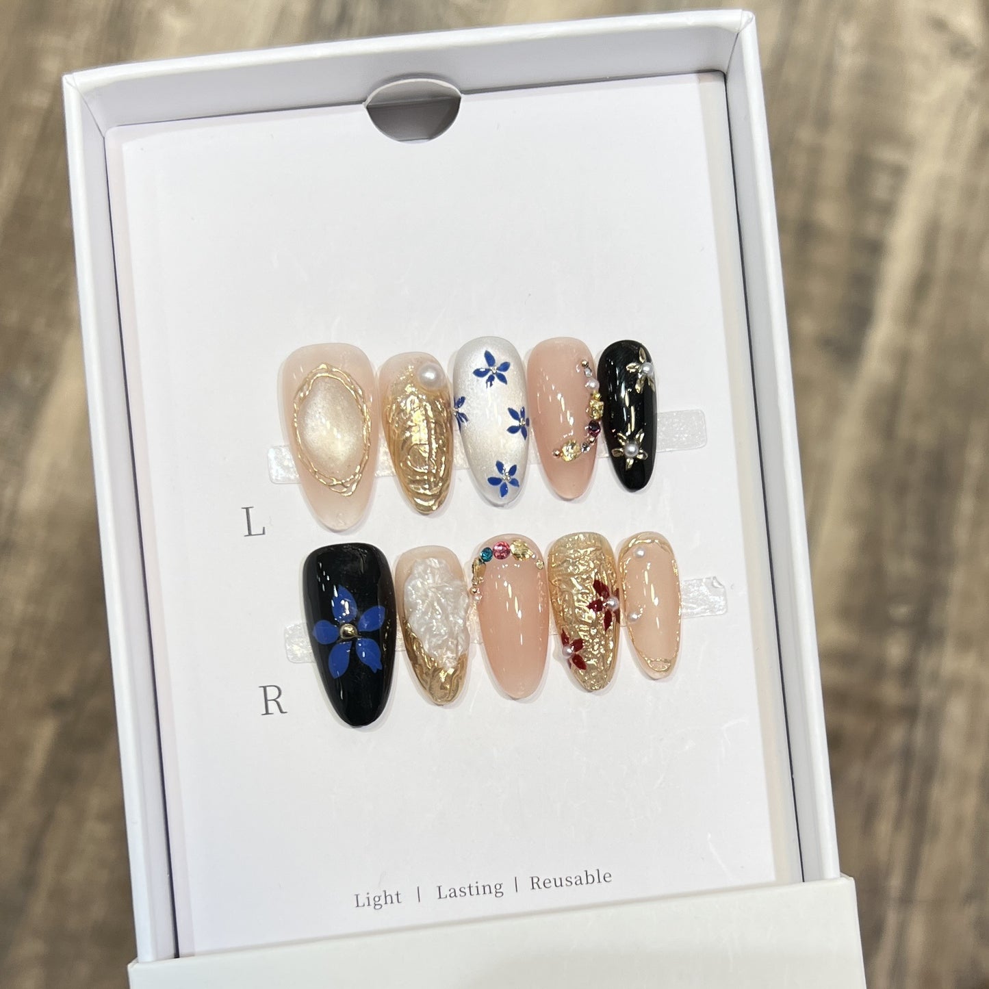 Elegantes Floral Press-On Nagelset Brehn
