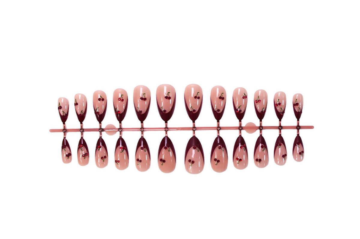 Kunstnagelset mit einzigartigen Designs Brehn