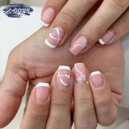 Elegante französische Spitzenblumen-Nagelkunst
