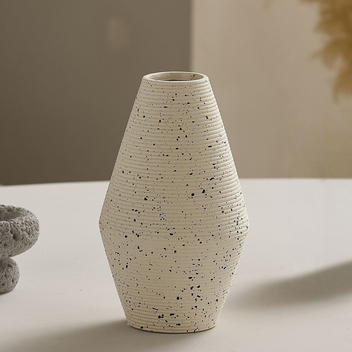 Elegante und Kunstvolle Keramikvase Brehn