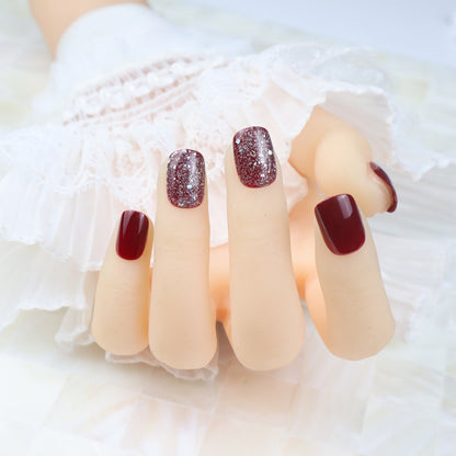 Glänzendes Press-On Nagelset mit Glitzerakzenten Brehn