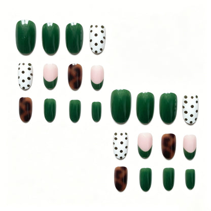 Künstlerisches Nail Art Set mit gemischten Designs