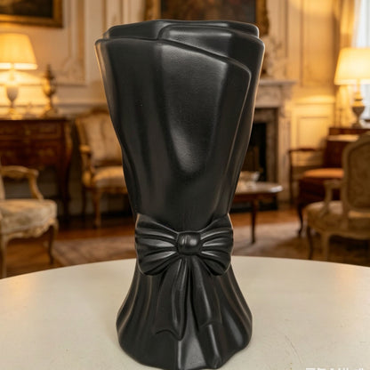 Dekorativer eleganter bow-förmiger Blumenvasen Brehn