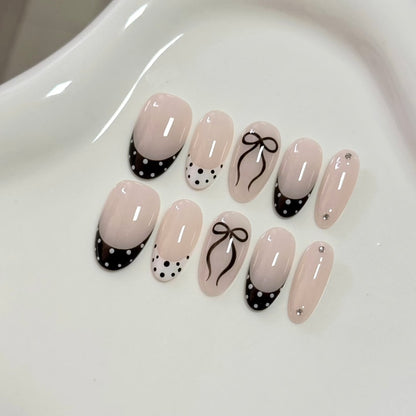 Dekorative Nagelkunst