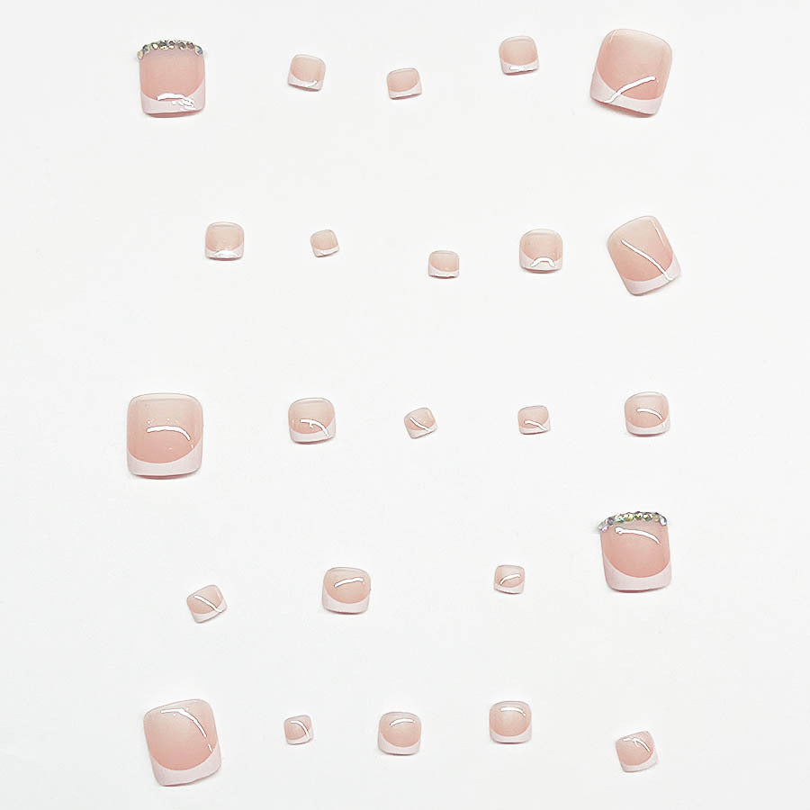 Fußnagelkunstset mit elegantem französischen Design und funkelnden Akzenten Brehn