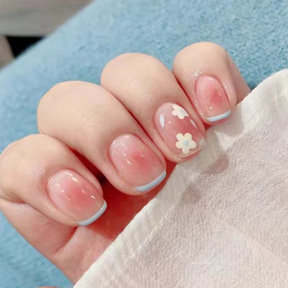 Kunstvolle Gel-Nägel mit zarten Blütenmotiven Brehn