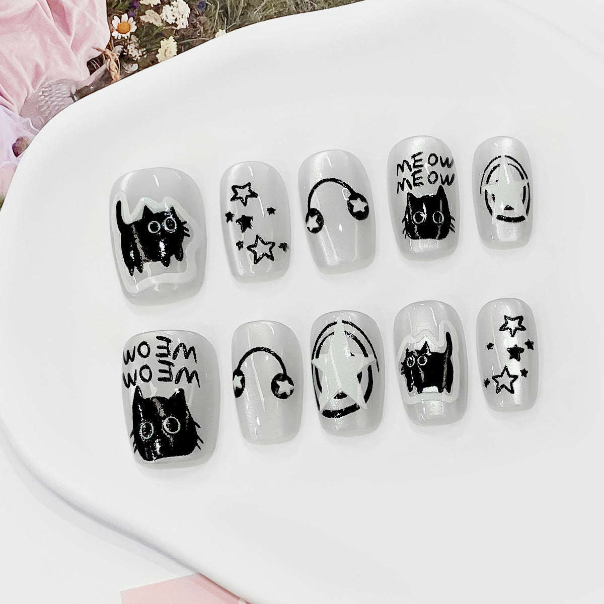 Verspielte Nagelkunst mit Katzenmotiven Brehn