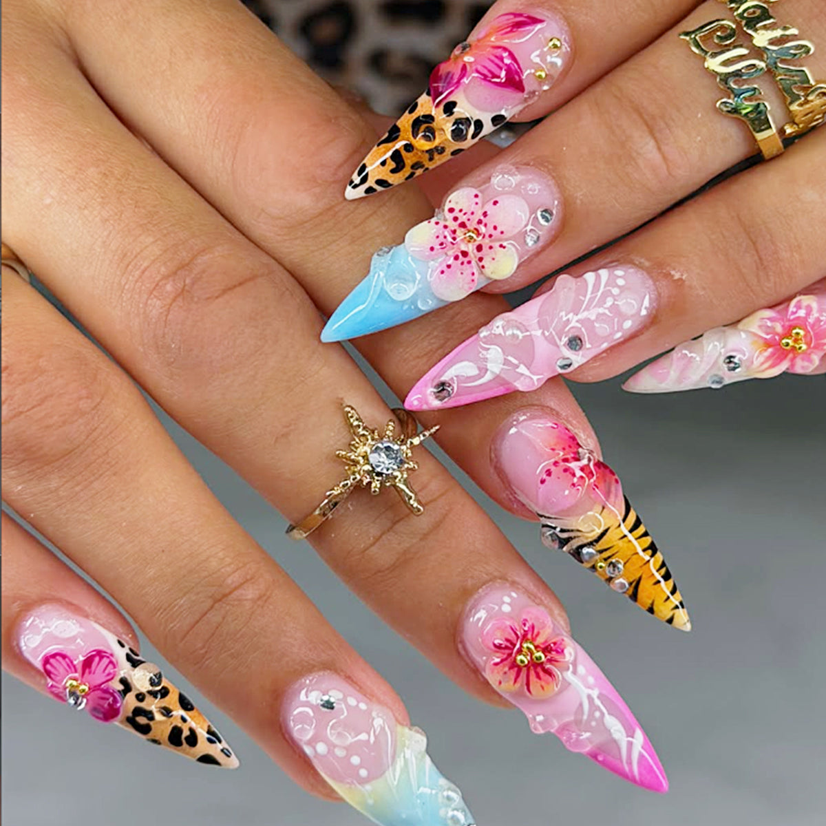 Kunstnagelset mit floralen und tierischen Designs Brehn