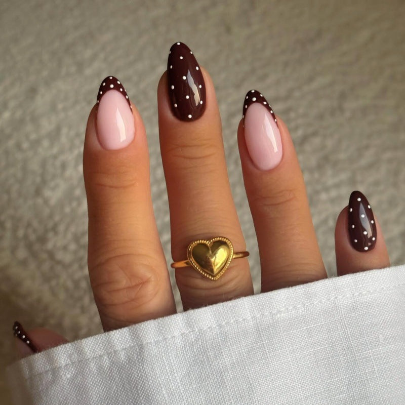 Künstlerisches Press-On Nagelset mit Herz- und Punktemuster Brehn