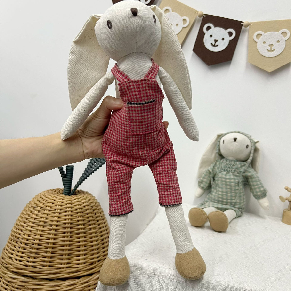 Handgefertigte Leinenhase-Rag Doll mit langen Ohren und Gingham-Kleid