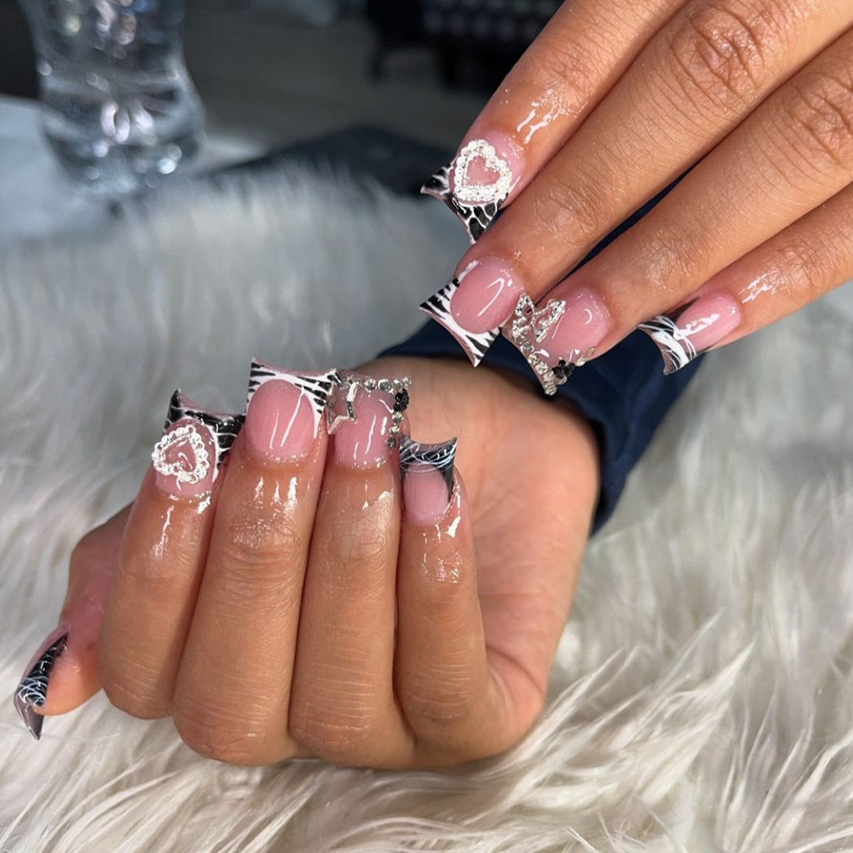 Glamouröse Strassakzent-Nagelerweiterungen Brehn