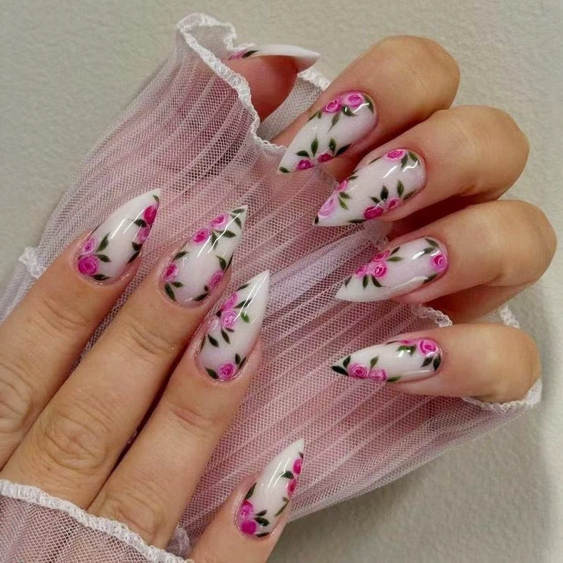 Kunstnagelset mit romantischen Rosenmotiven Brehn