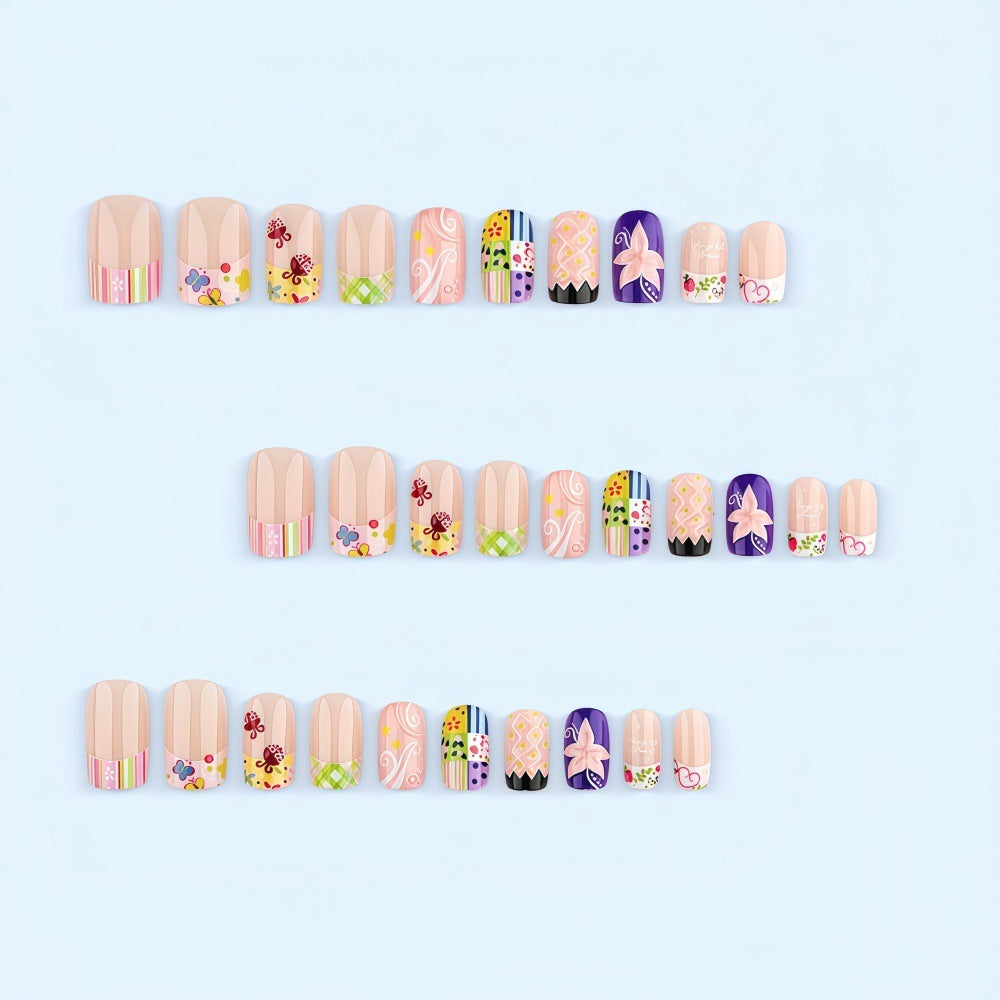 Kreative Kunstnagelset mit fröhlichen Mustern und Blumendesigns Brehn