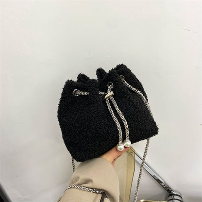 Texturierte Kordelzug-Handtasche