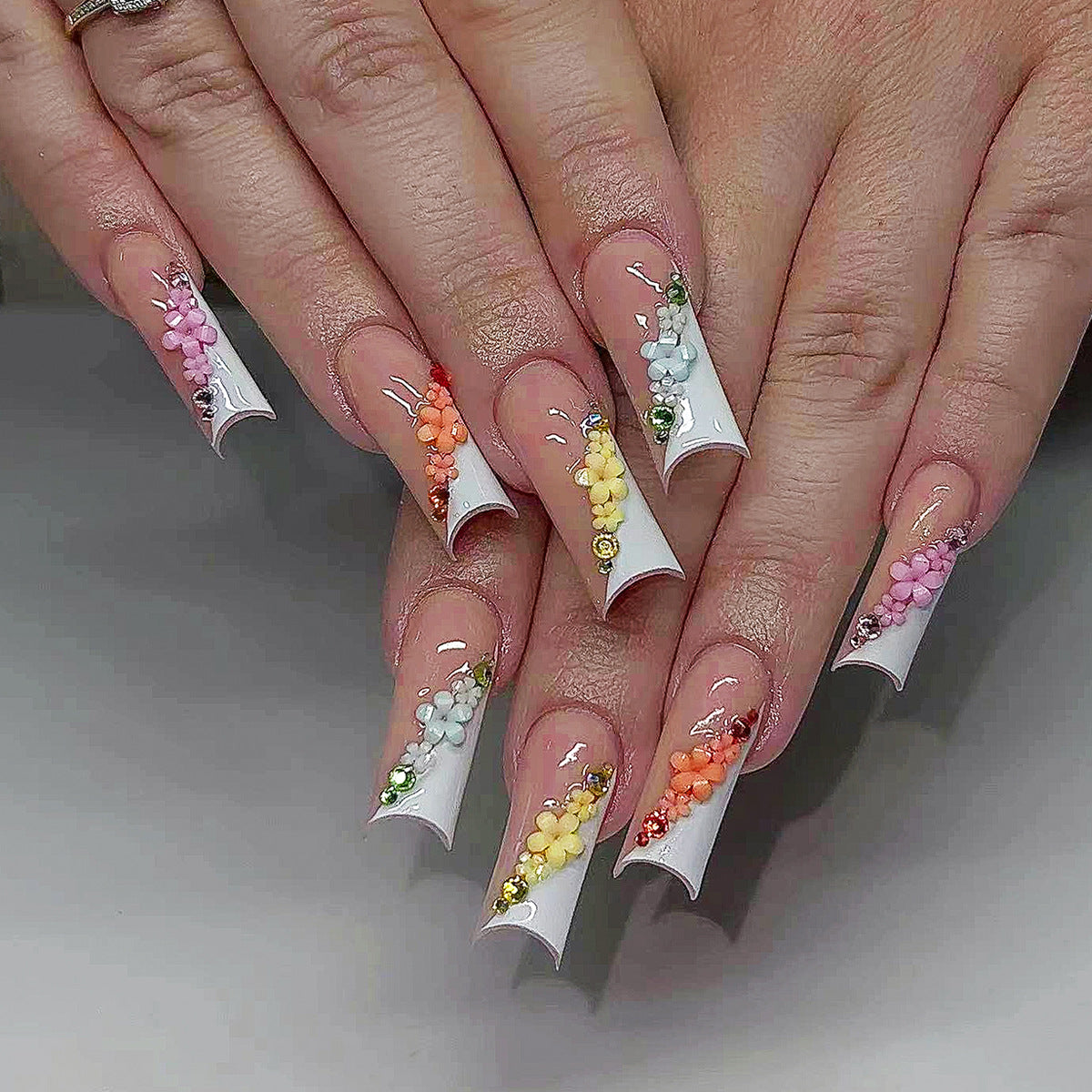 Elegante und kreative Kunstnägel Brehn